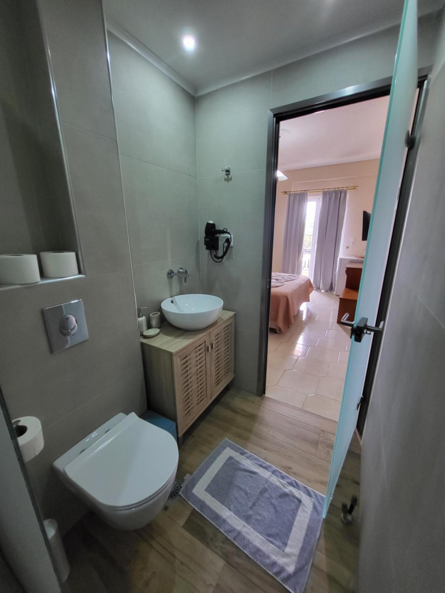 Paradise Bar Apartments Plános 외부 사진