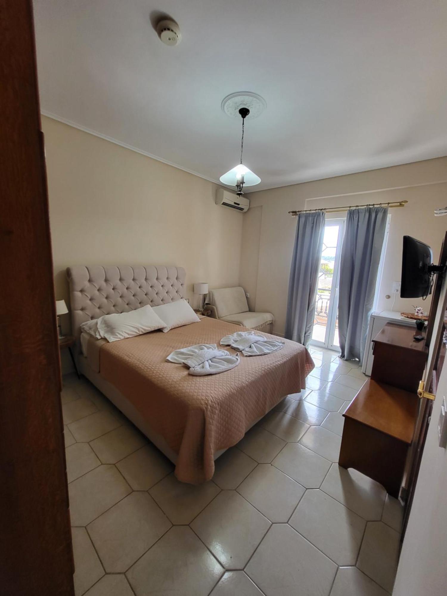 Paradise Bar Apartments Plános 외부 사진