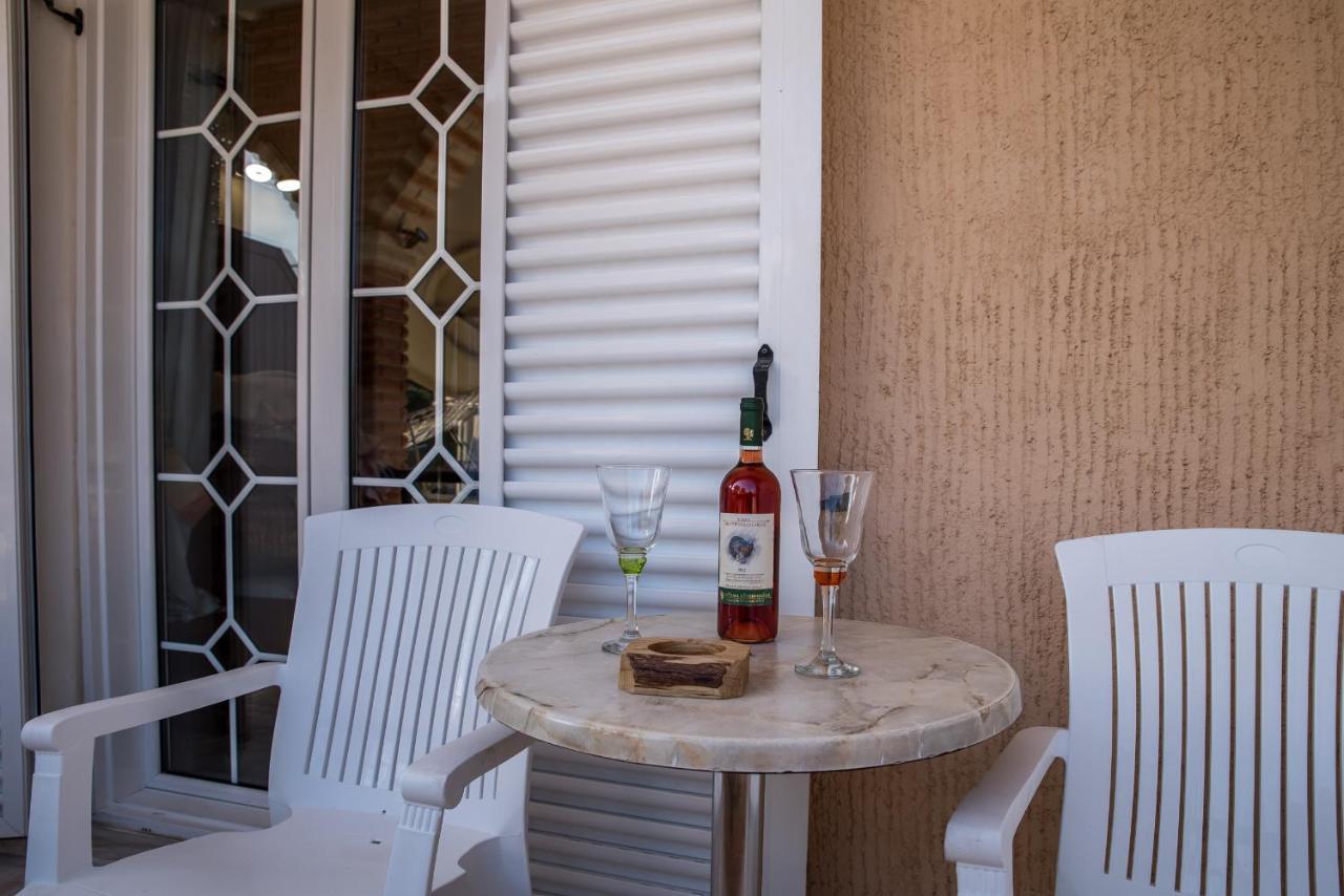 Paradise Bar Apartments Plános 외부 사진
