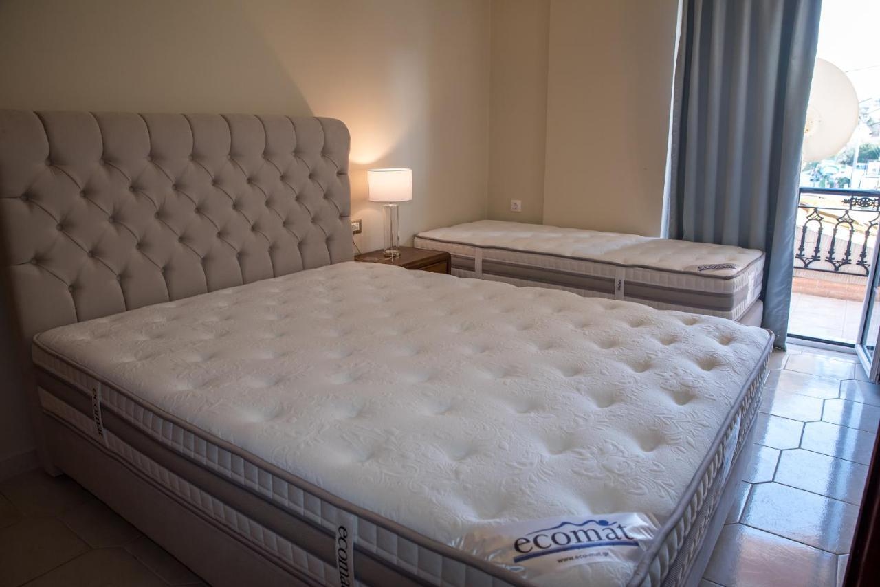 Paradise Bar Apartments Plános 외부 사진