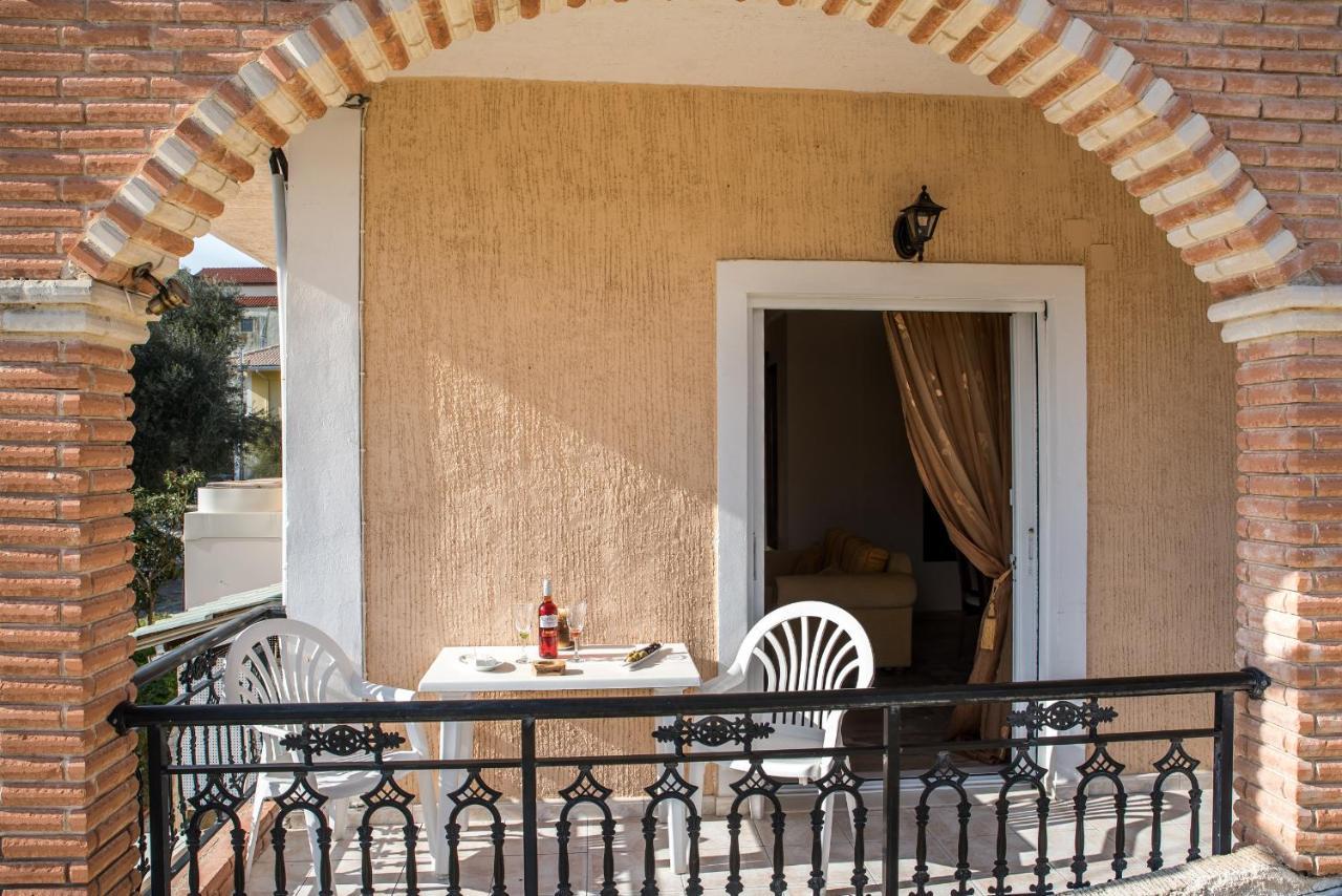 Paradise Bar Apartments Plános 외부 사진