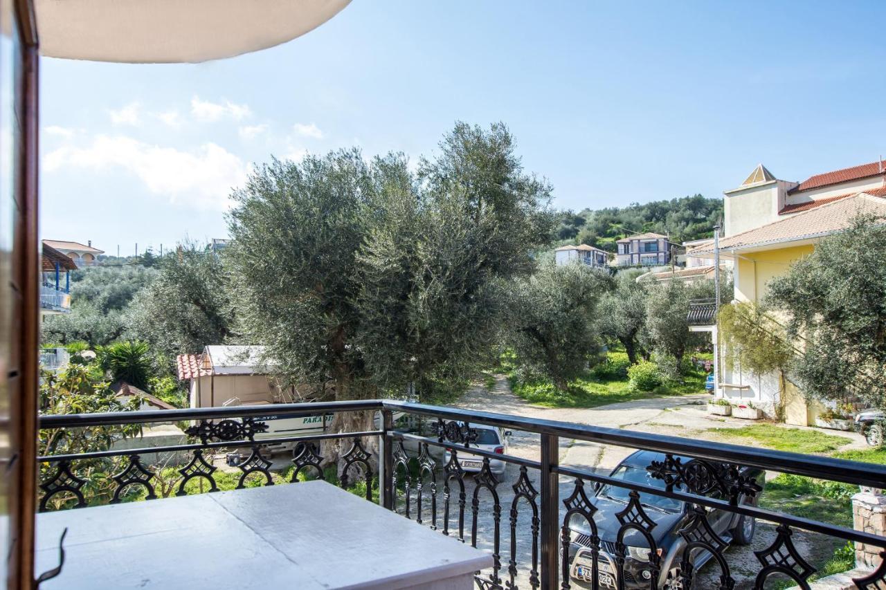 Paradise Bar Apartments Plános 외부 사진