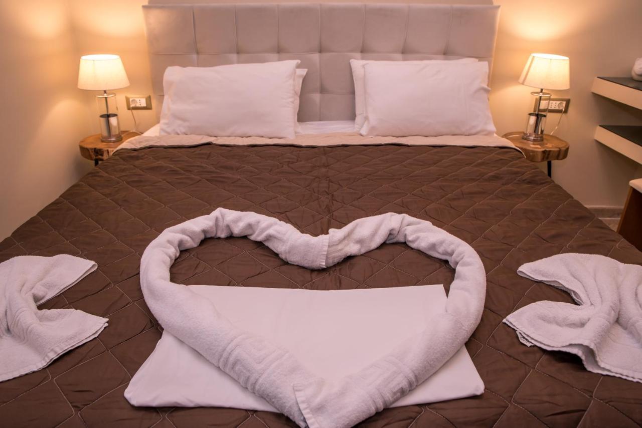 Paradise Bar Apartments Plános 외부 사진